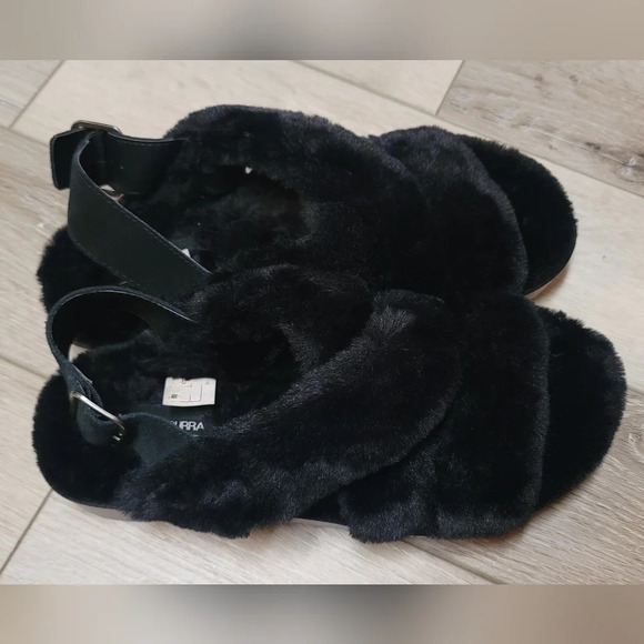 Koolaburra by UGG fuzzee flat sandal/slides with strap - Picture 2 of 4